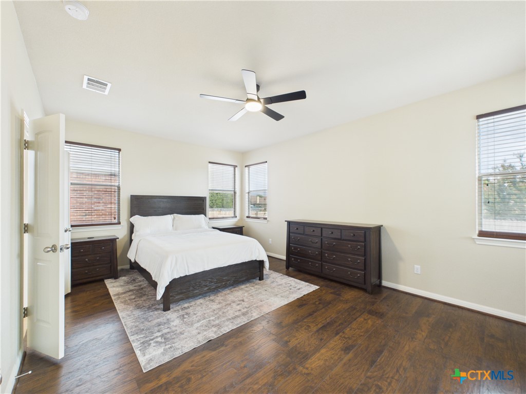 1070 Sussex Way Property Photo 4