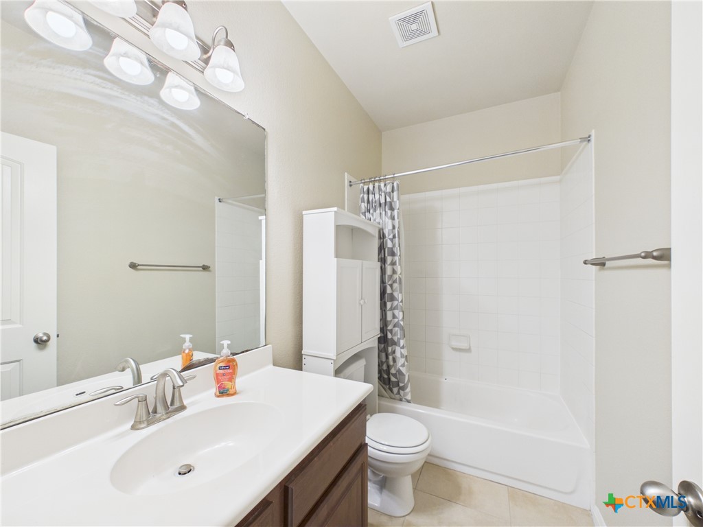 1070 Sussex Way Property Photo 10