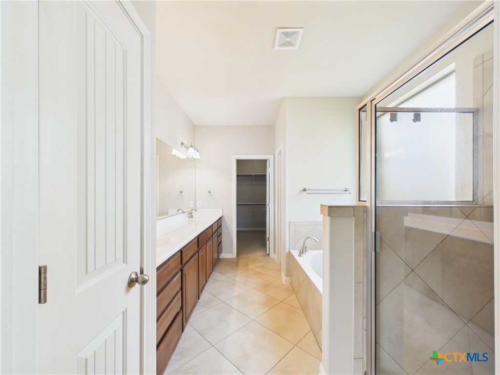 1070 Sussex Way Property Photo 14