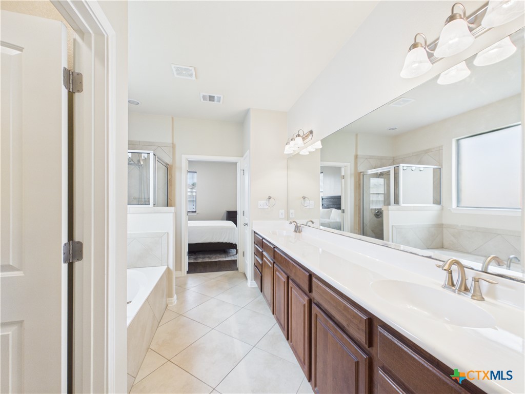 1070 Sussex Way Property Photo 15
