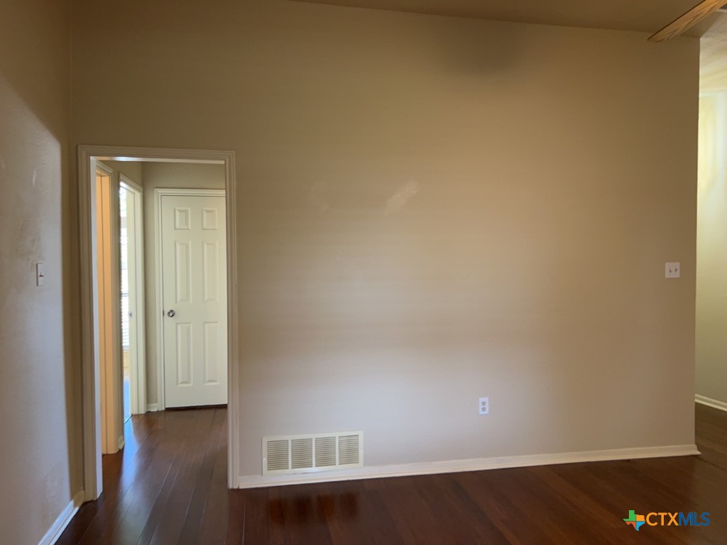 3906 Lone Oak Drive Property Photo 2