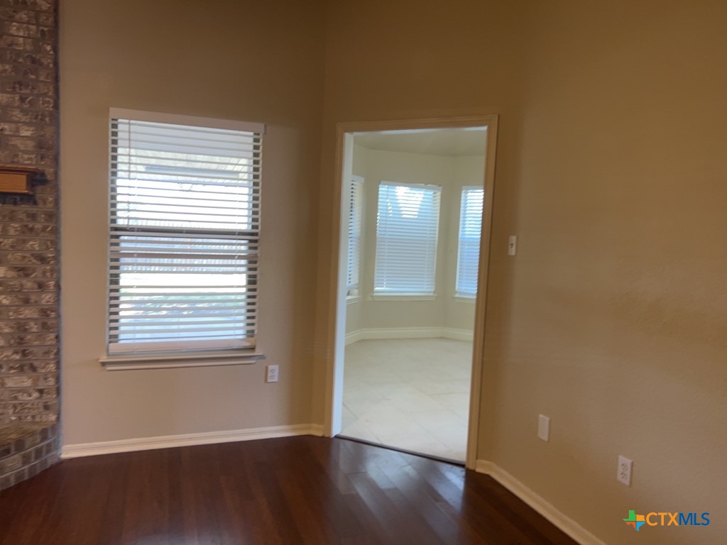 3906 Lone Oak Drive Property Photo 4