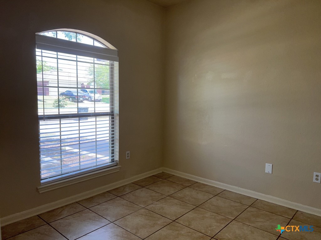 3906 Lone Oak Drive Property Photo 9
