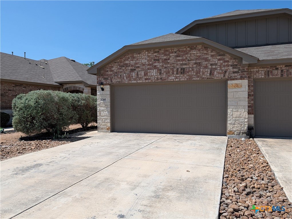 1205 Old Fm 306 Property Photo 1