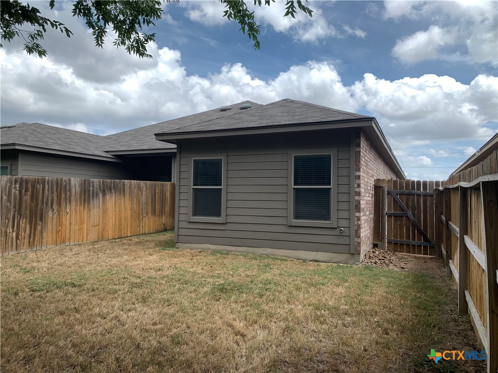 1205 Old Fm 306 Property Photo 27