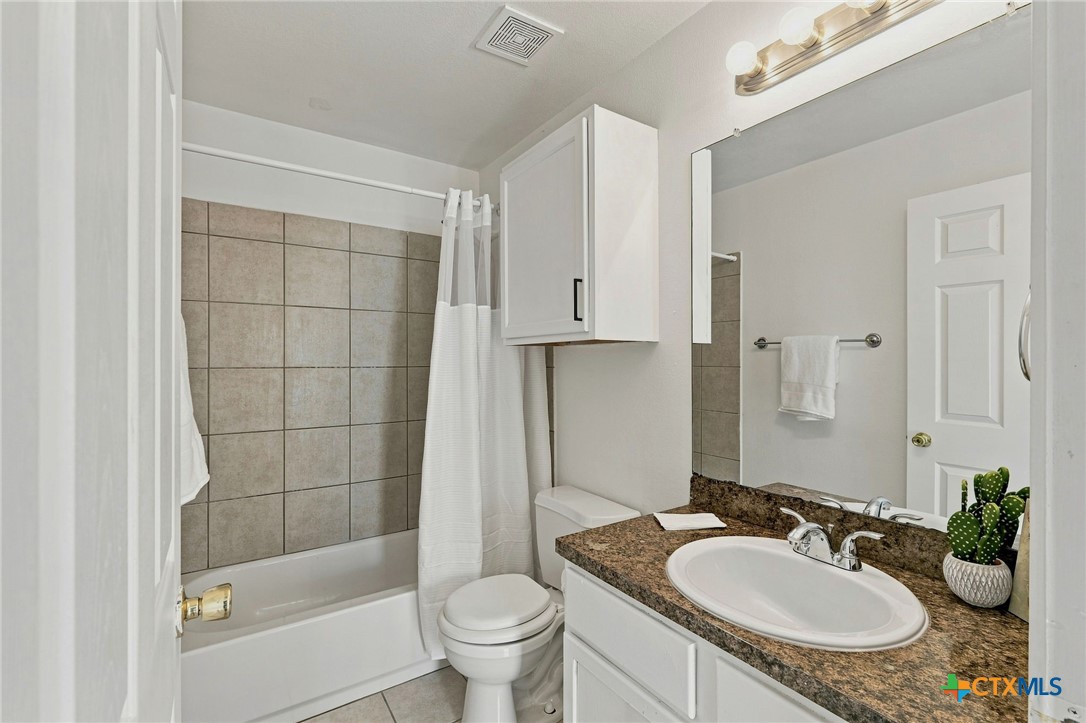 1017 Drovers Cove Property Photo 11