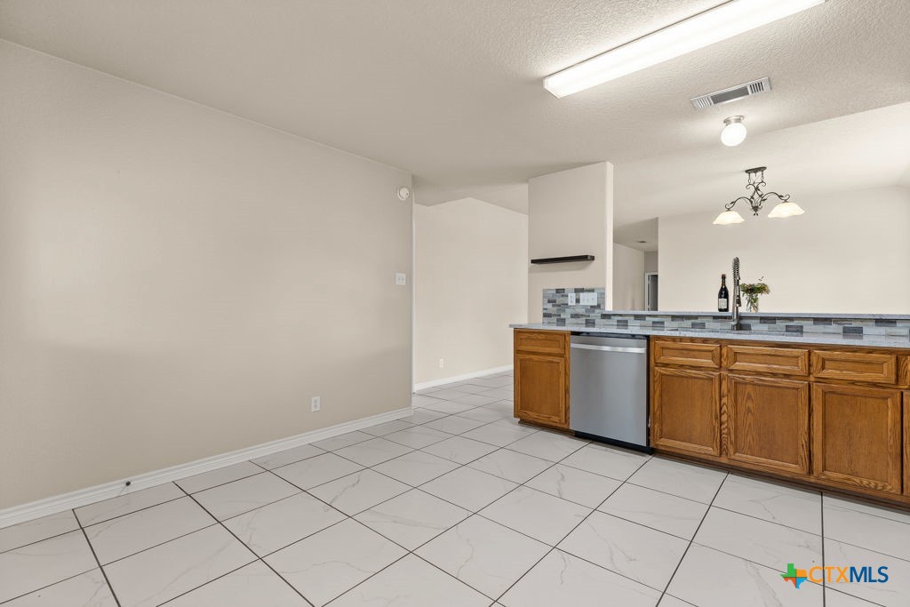 4703 Stonehaven Drive Property Photo 10