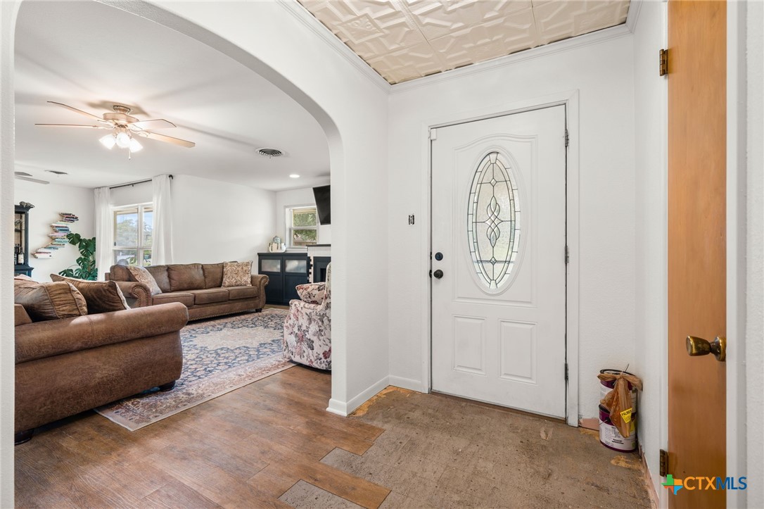 405 Downing Street Property Photo 7