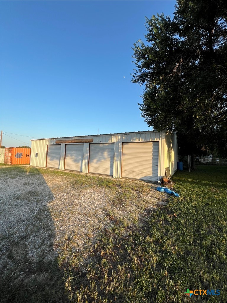 1202 S Bluffton Property Photo 1