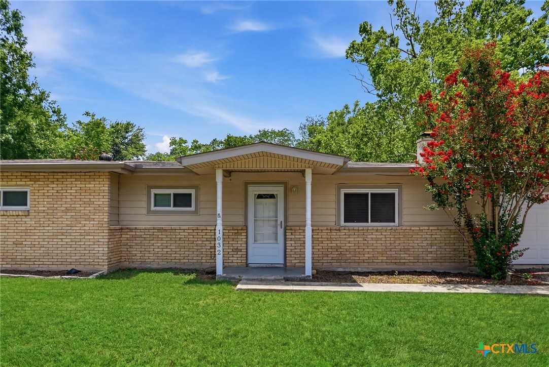 1032 S Mesquite Avenue Property Photo 1