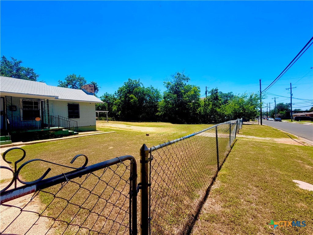 1208 N College Street Property Photo 2