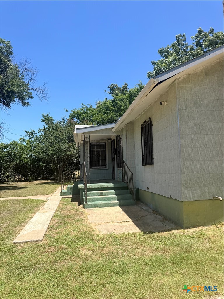 1208 N College Street Property Photo 3