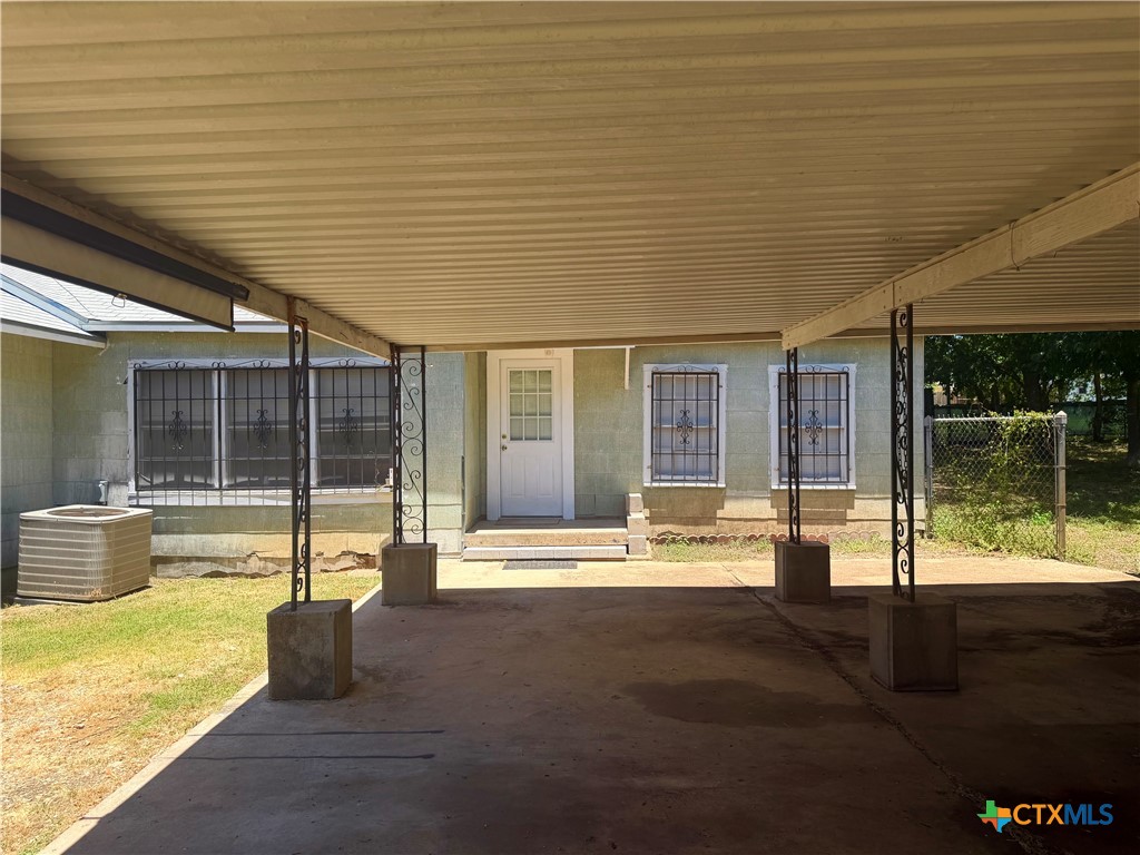 1208 N College Street Property Photo 5