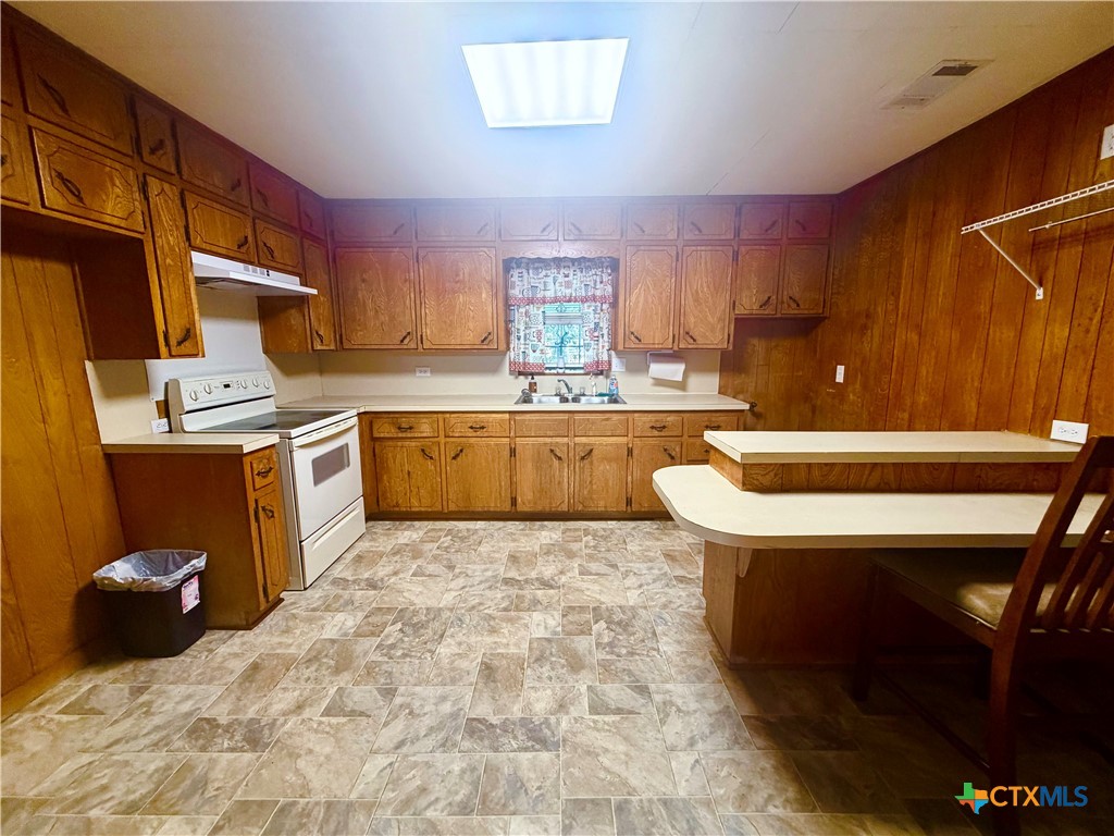 1208 N College Street Property Photo 6