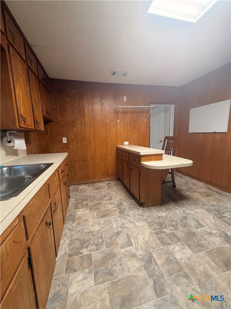 1208 N College Street Property Photo 7
