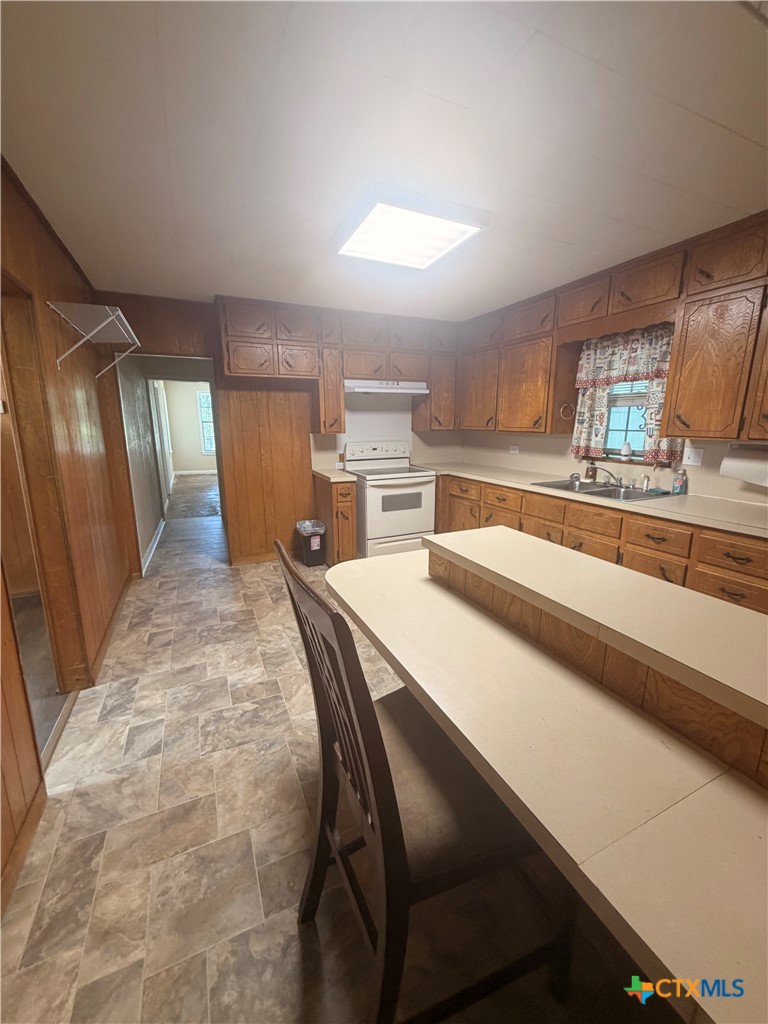 1208 N College Street Property Photo 8