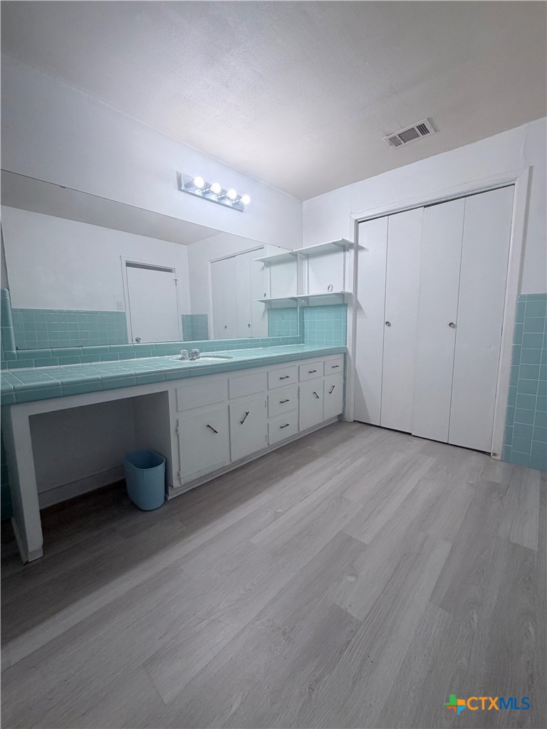 1208 N College Street Property Photo 12