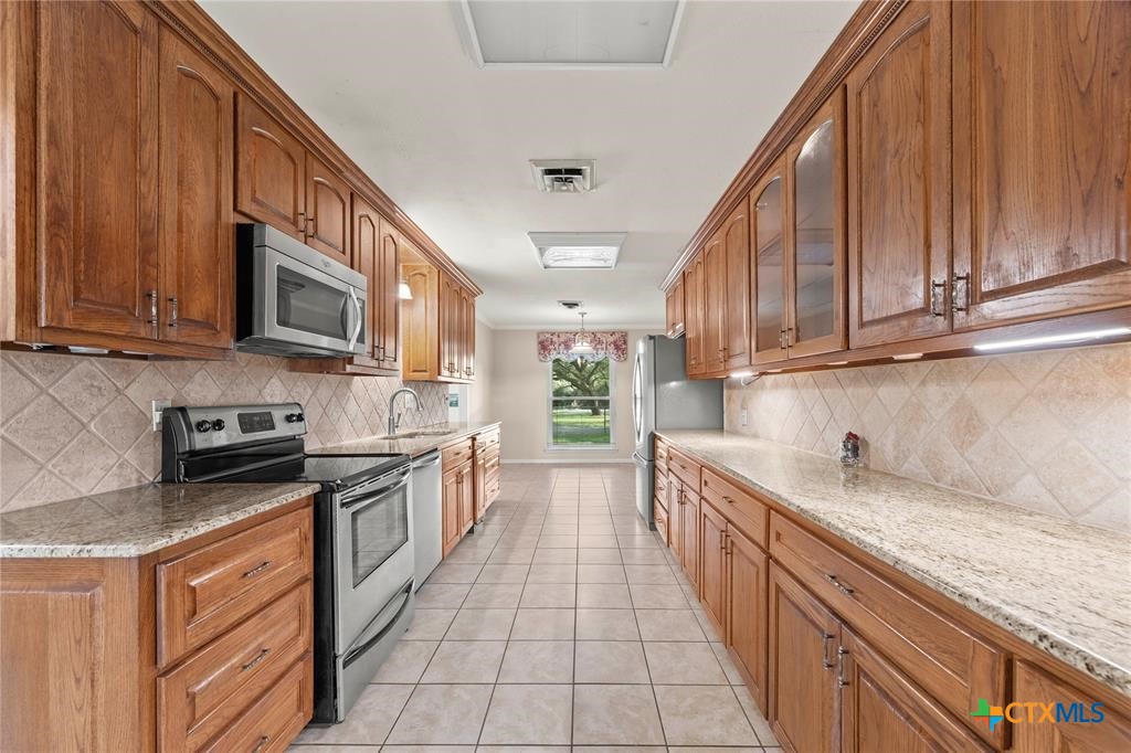 700 Shanklin Road Property Photo 29