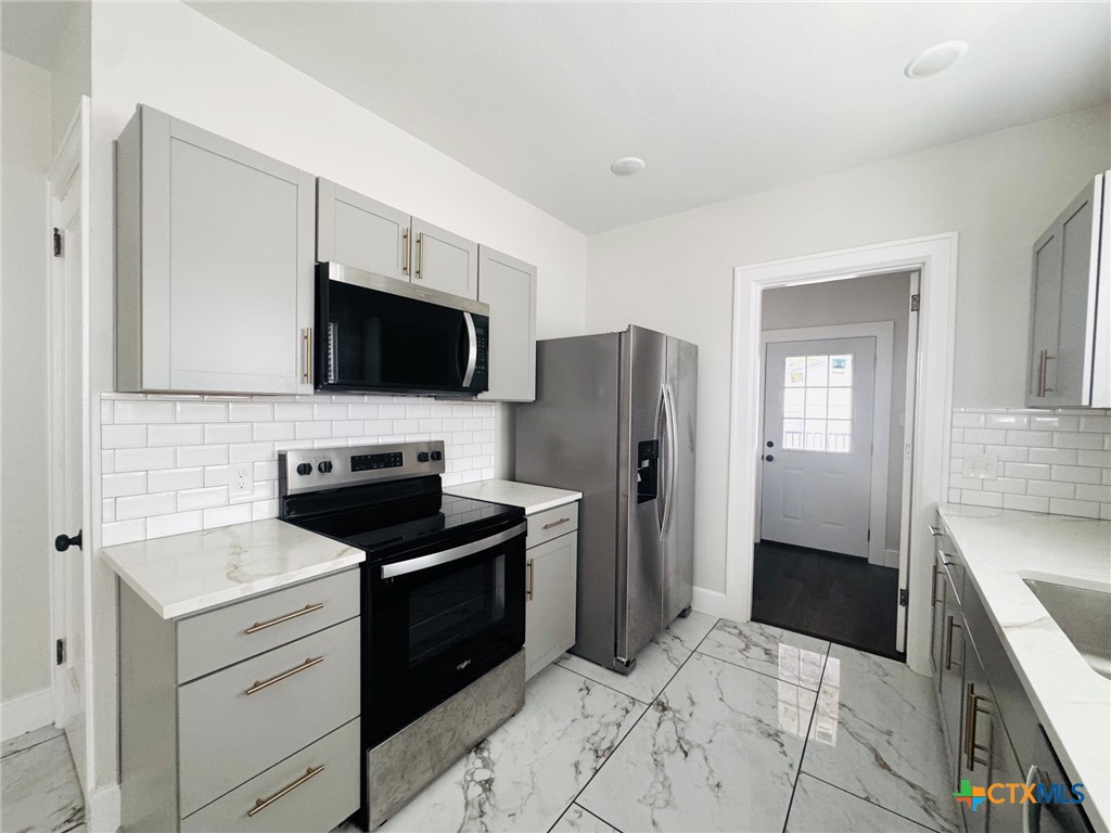 1012 E Main Street Property Photo 6
