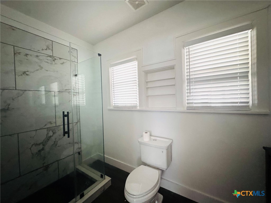 1012 E Main Street Property Photo 10