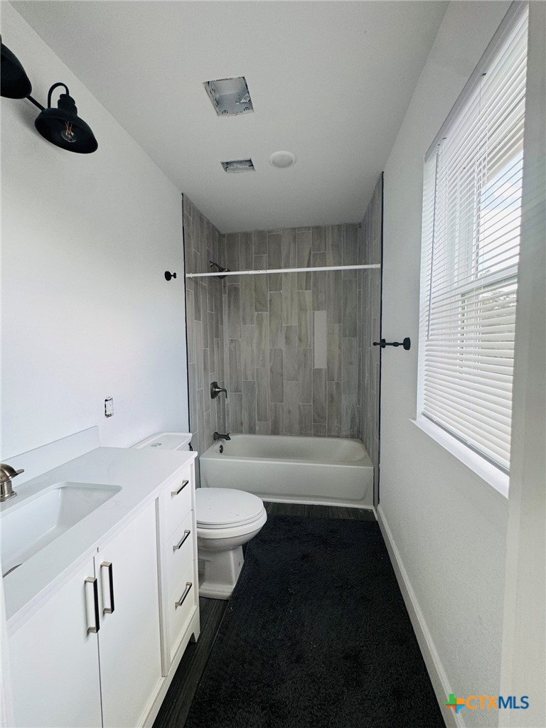 1012 E Main Street Property Photo 11