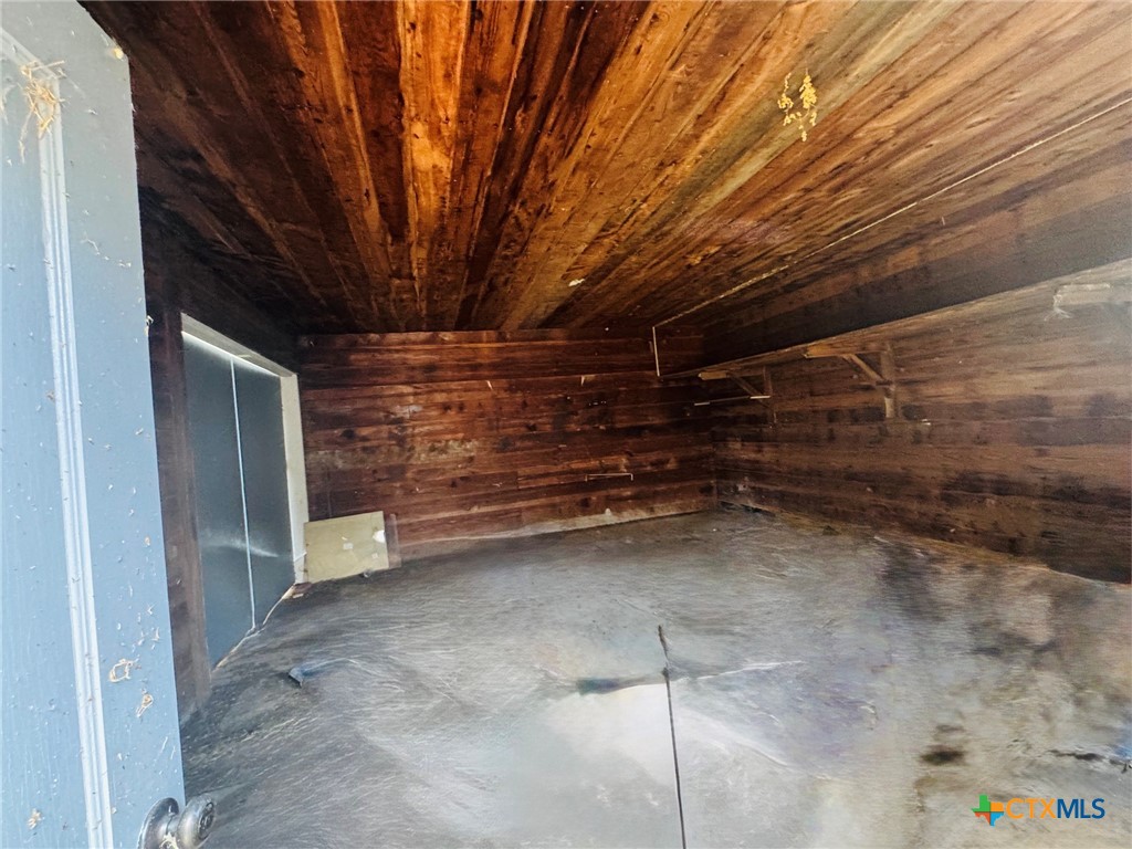 1012 E Main Street Property Photo 20