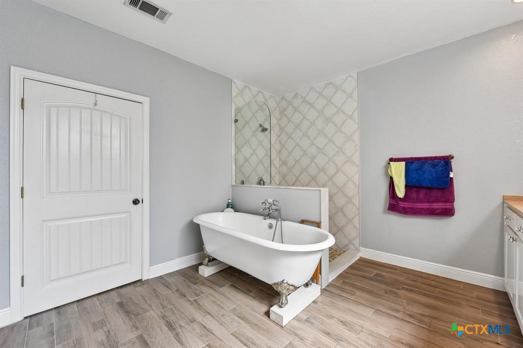205 N Avenue E. Property Photo 19