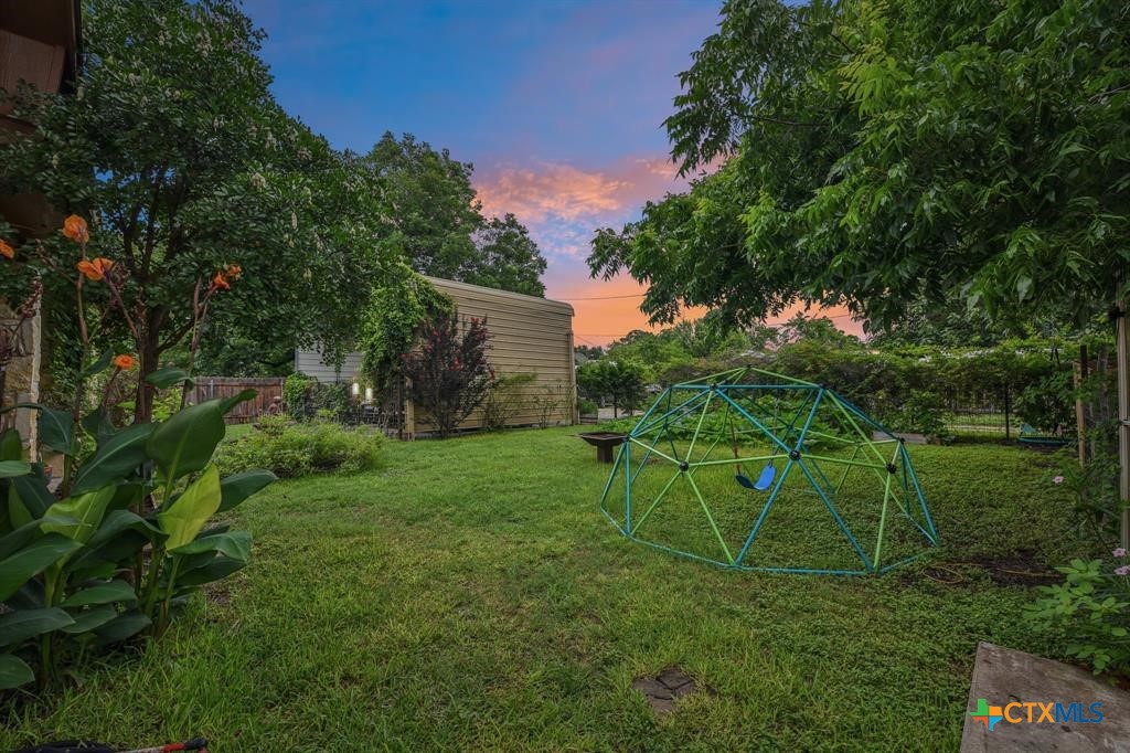 205 N Avenue E. Property Photo 28