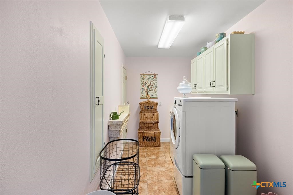 1102 N Avenue F Property Photo 22