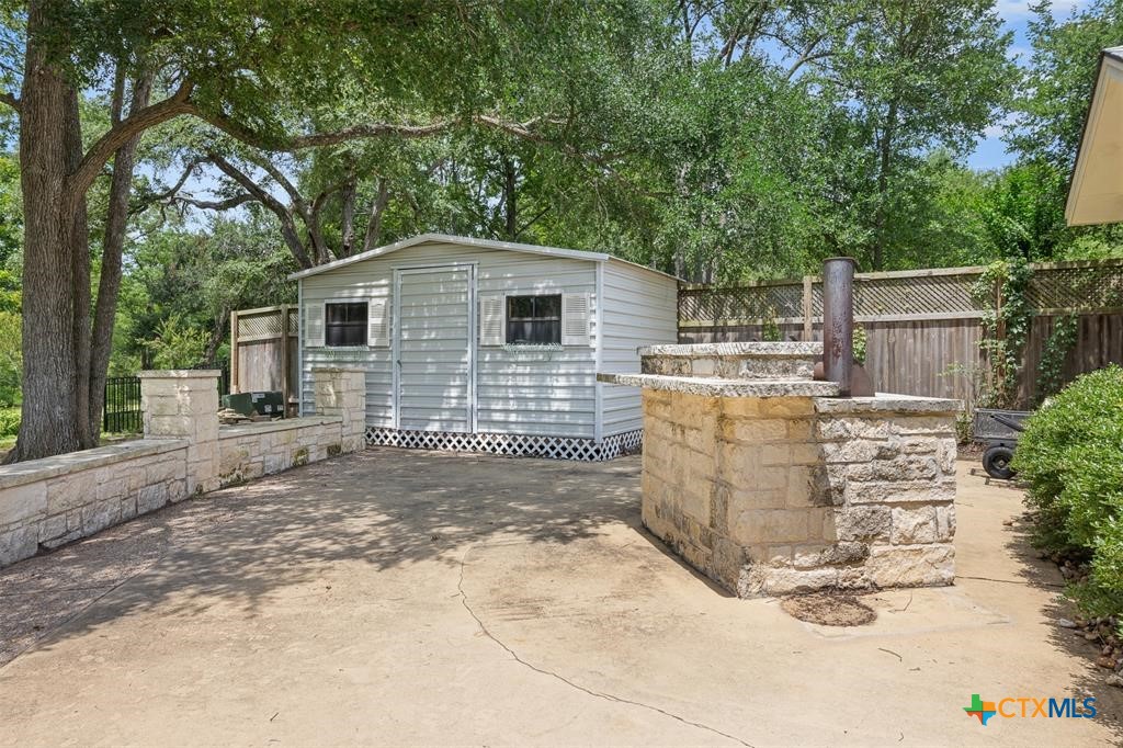 1102 N Avenue F Property Photo 38