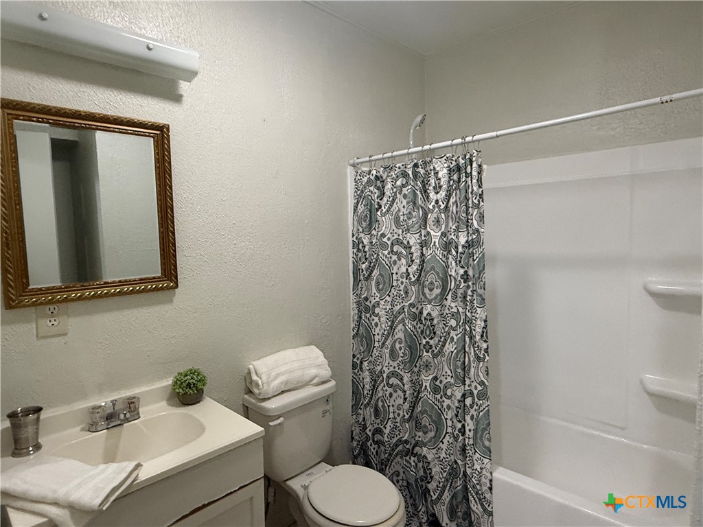 1301 E Avenue H Property Photo 15