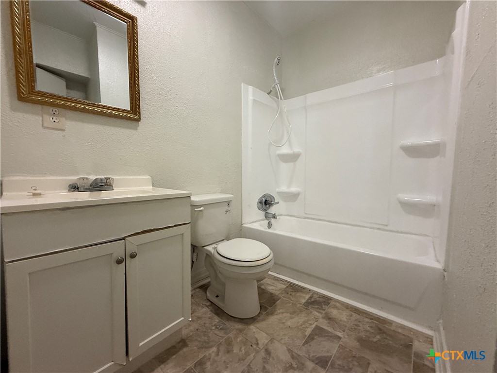 1301 E Avenue H Property Photo 16