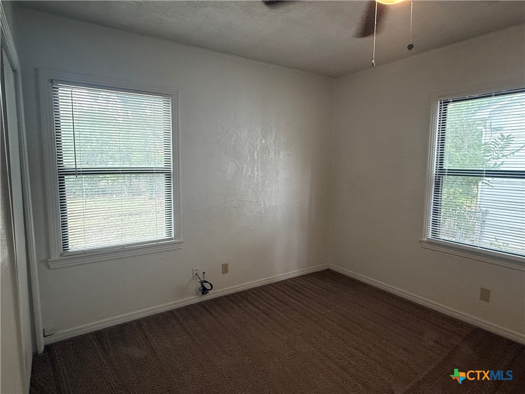 1301 E Avenue H Property Photo 19