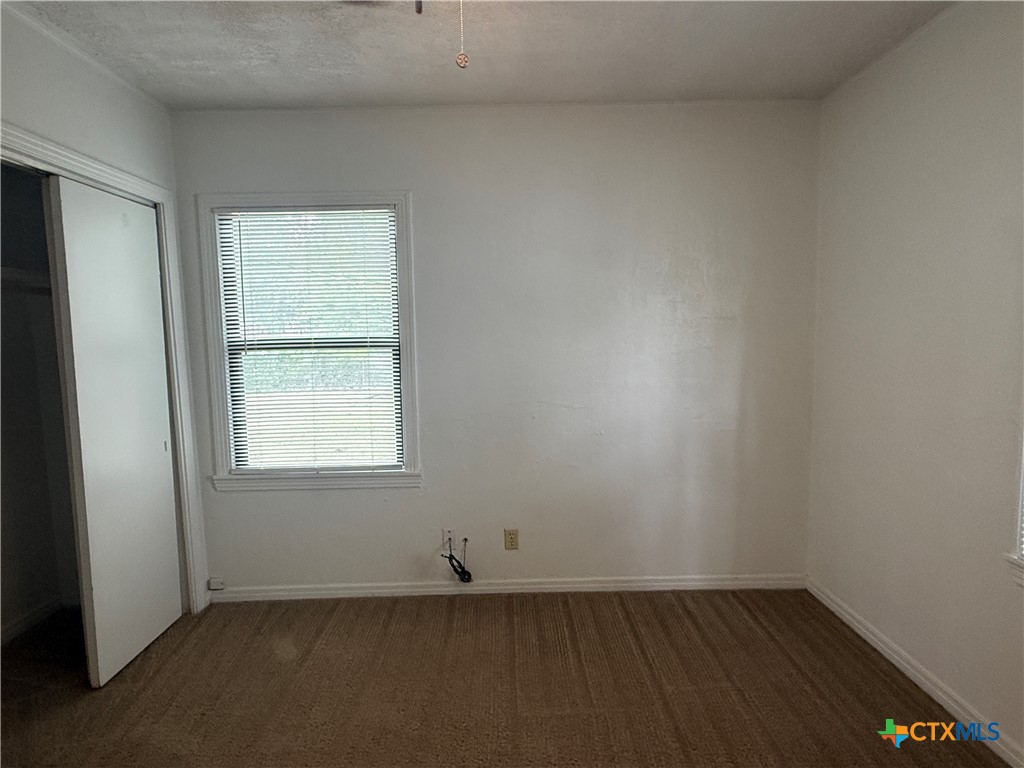 1301 E Avenue H Property Photo 20