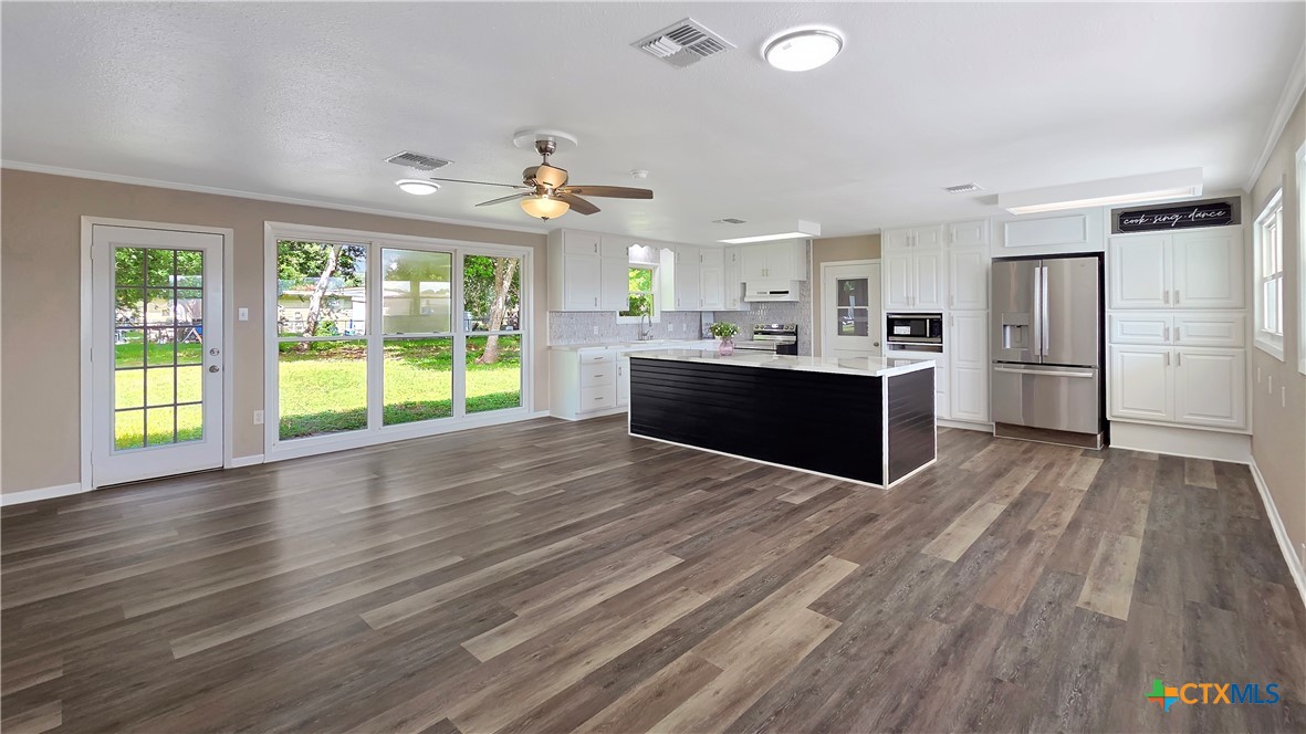 1021 N Virginia Street Property Photo 3