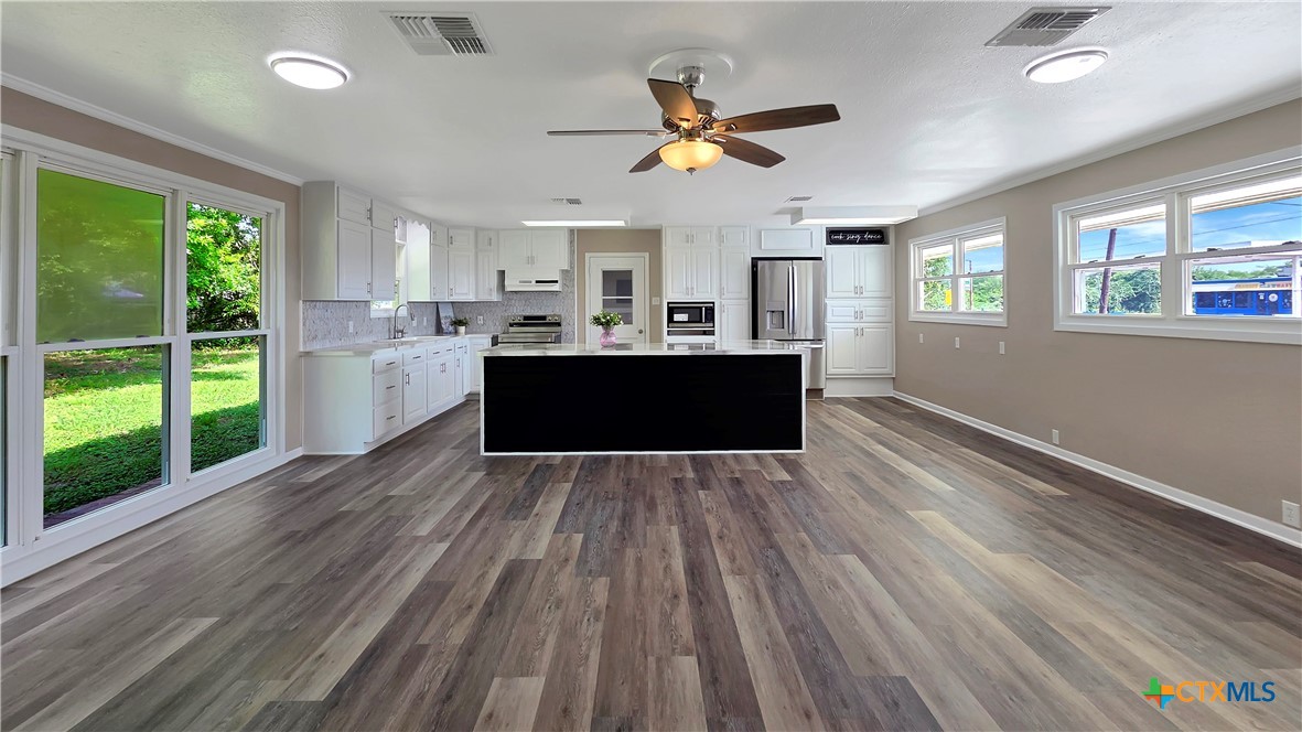 1021 N Virginia Street Property Photo 4