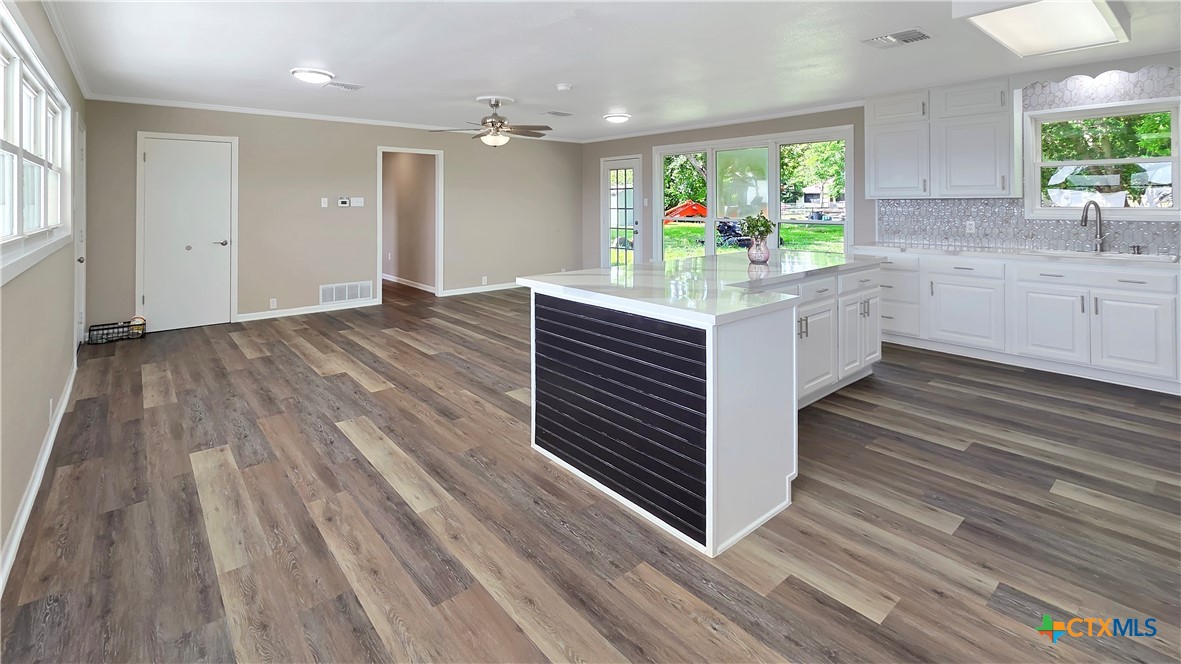 1021 N Virginia Street Property Photo 5