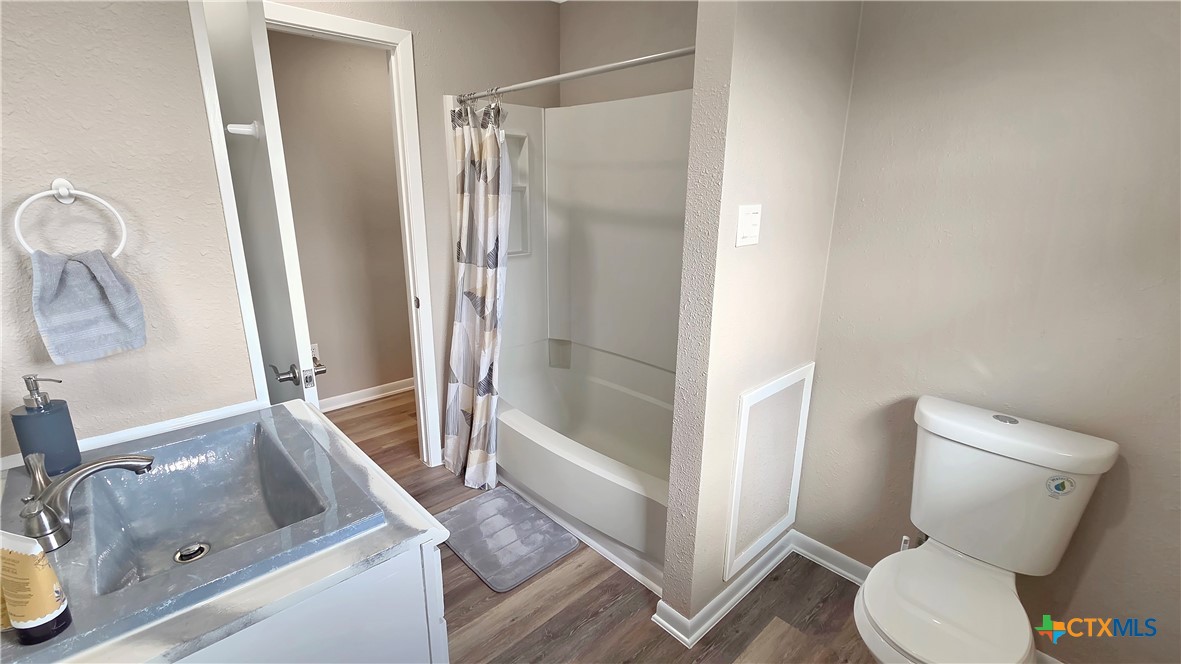 1021 N Virginia Street Property Photo 9