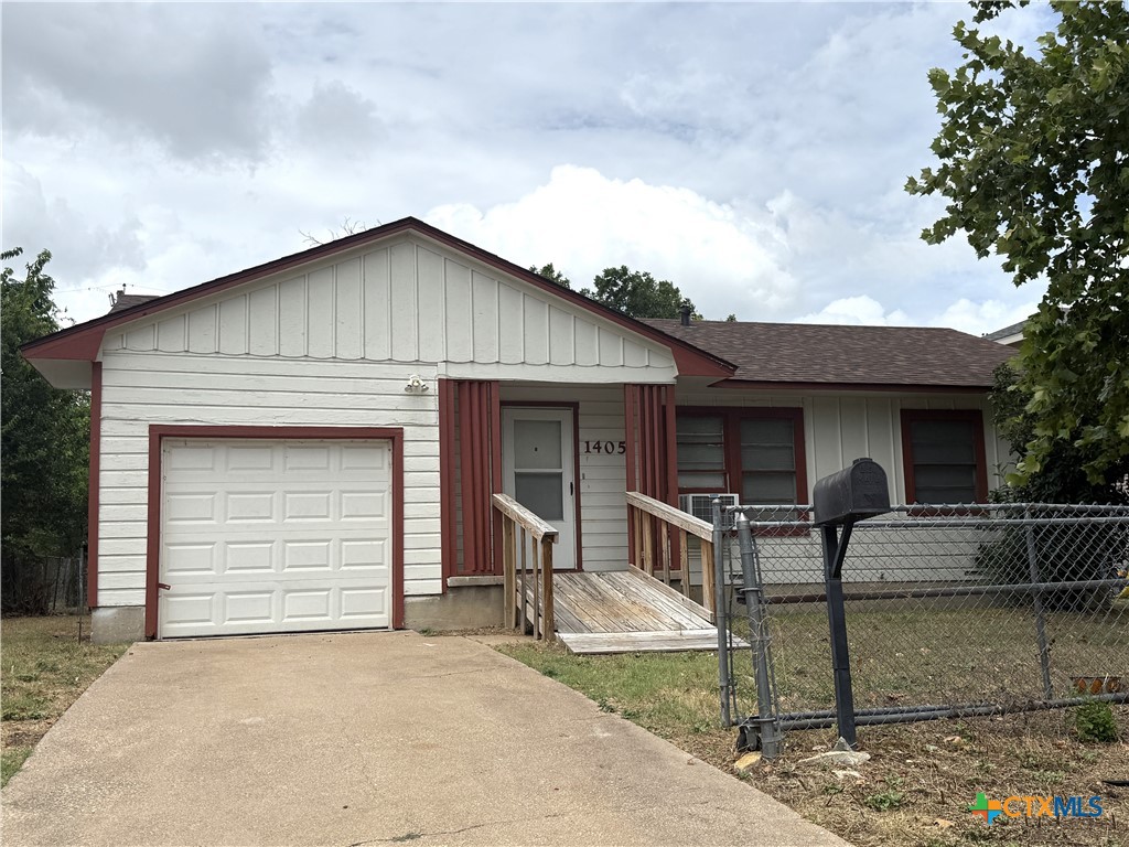 1405 E Avenue H Property Photo 1
