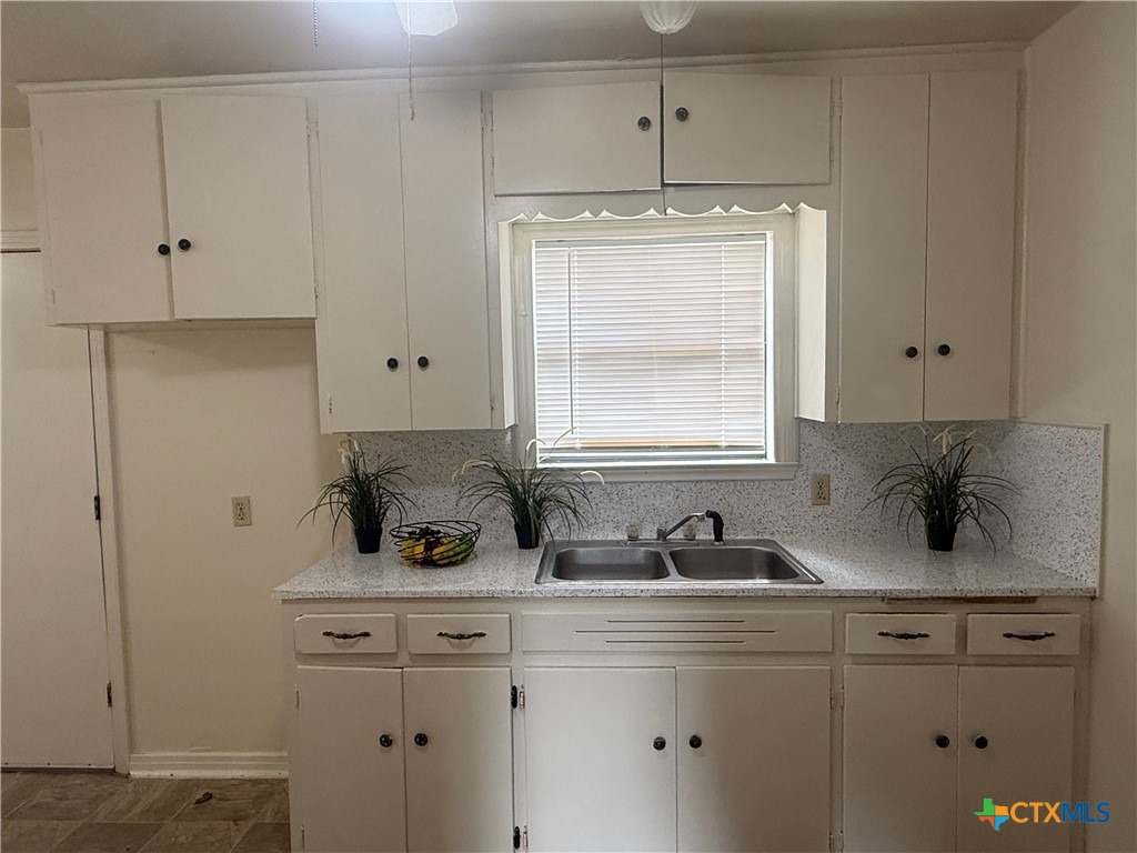 1405 E Avenue H Property Photo 7