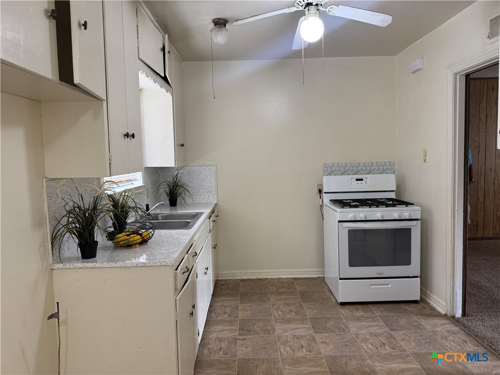 1405 E Avenue H Property Photo 8