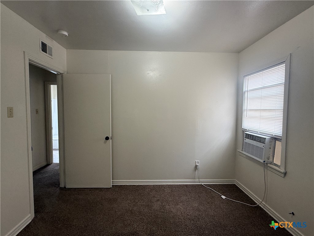 1405 E Avenue H Property Photo 14