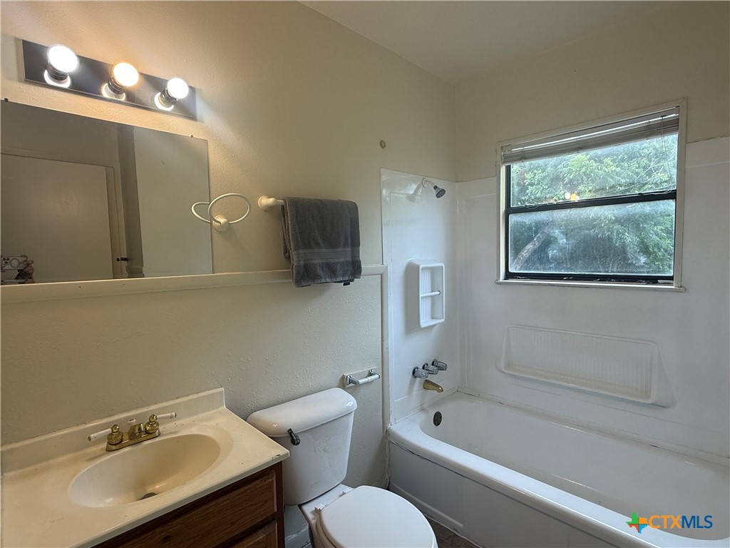 1405 E Avenue H Property Photo 15
