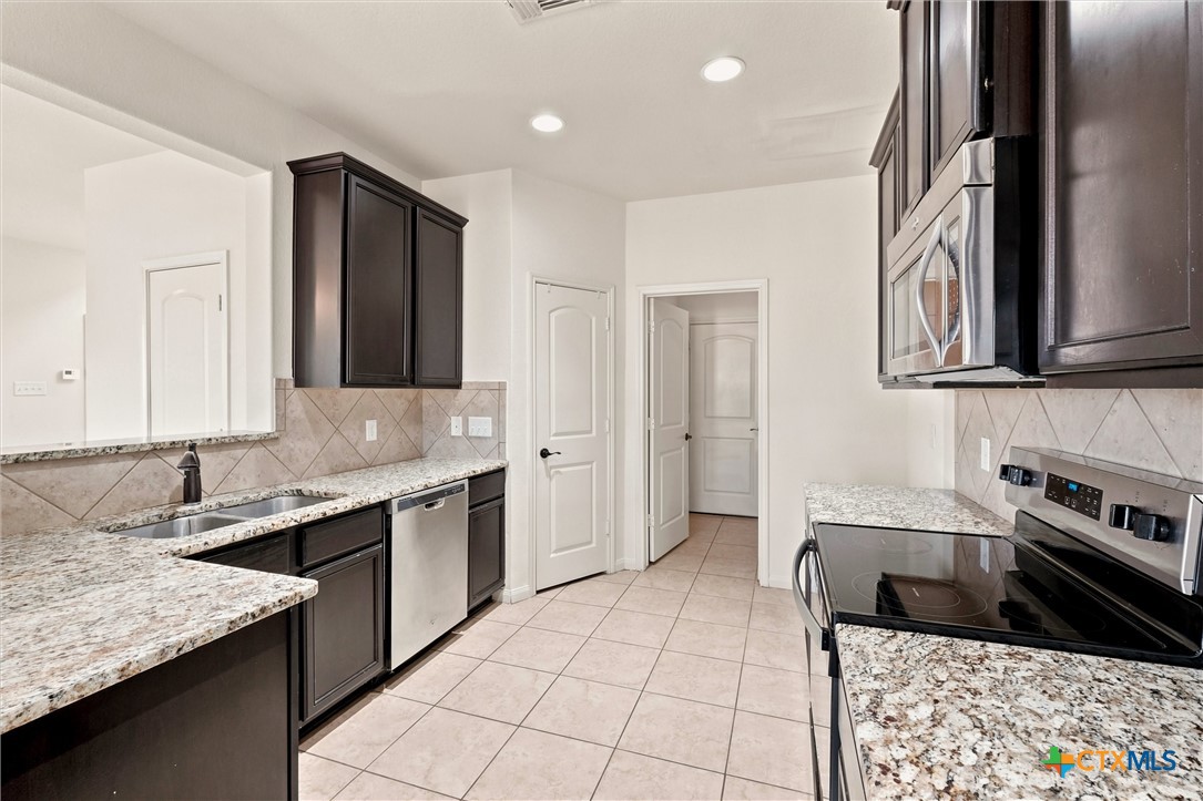 261 Primrose Way Property Photo 4