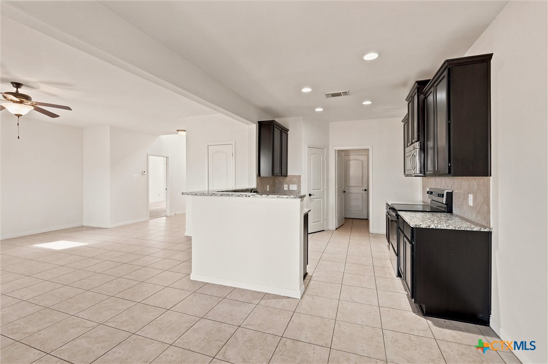 261 Primrose Way Property Photo 6