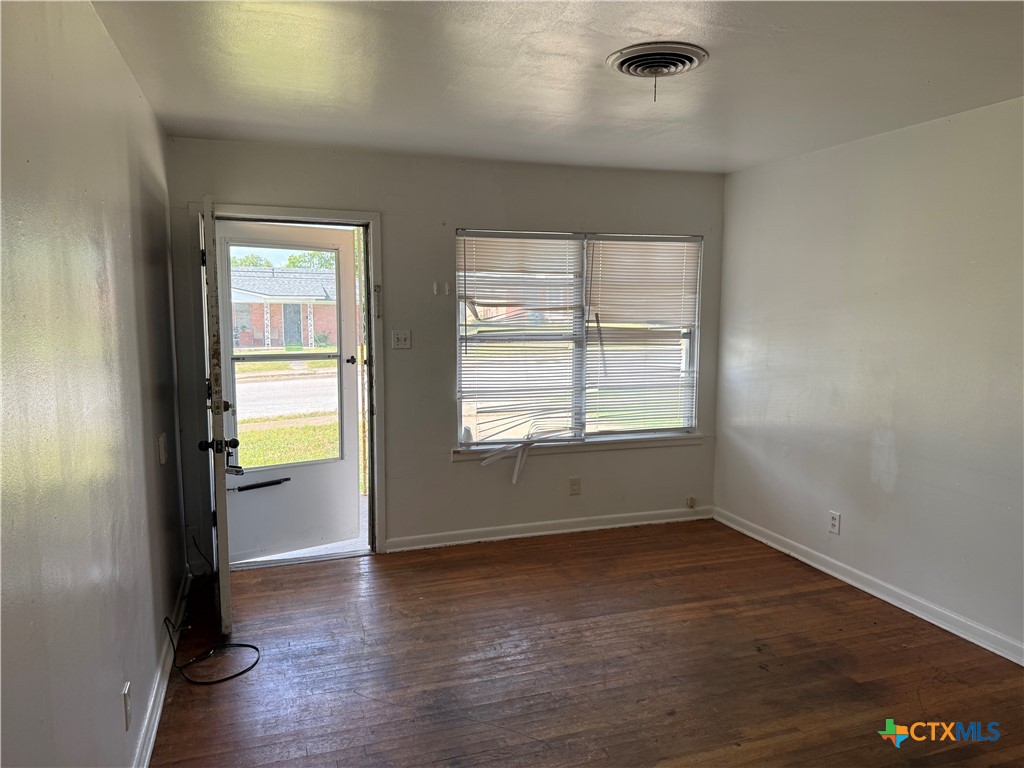 111 W Vardeman Avenue Property Photo 3