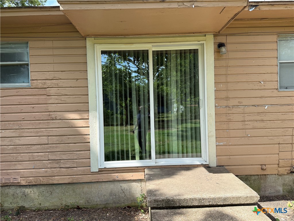 111 W Vardeman Avenue Property Photo 9