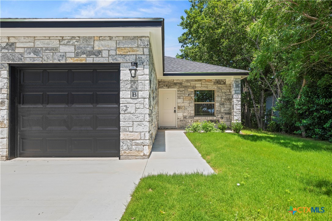 502 S Harley Drive Property Photo 3