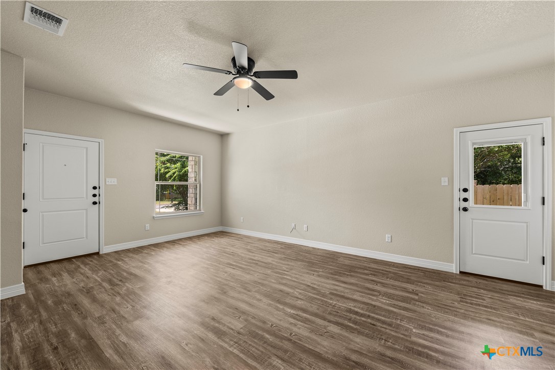 502 S Harley Drive Property Photo 6