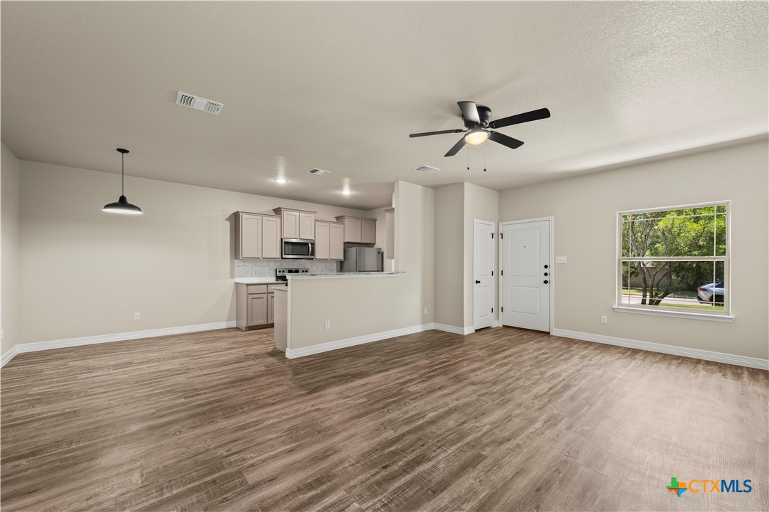 502 S Harley Drive Property Photo 7